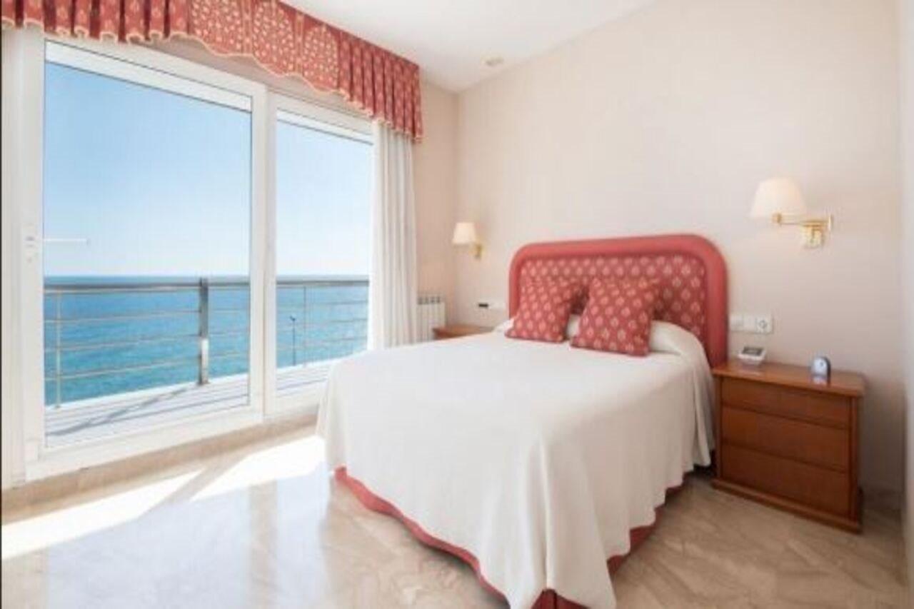 Seafront Tvl 40 Villa